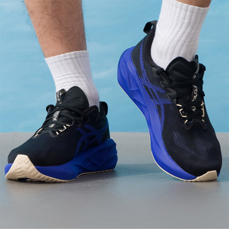 Asics NOVABLAST 5 Siyah Kraliy - Running Gear Asics incelemesi ve fiyatı